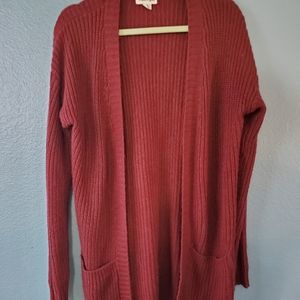 Cardigan rusty color.